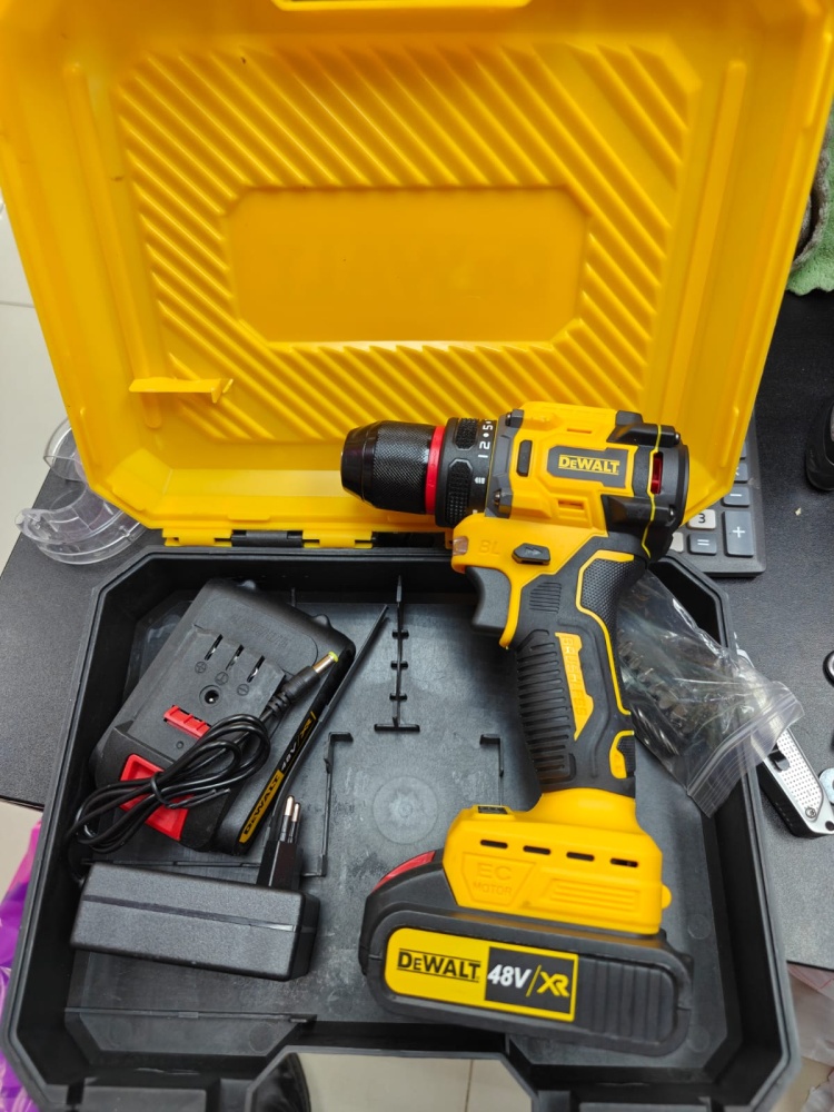 Шуруповерт DeWalt