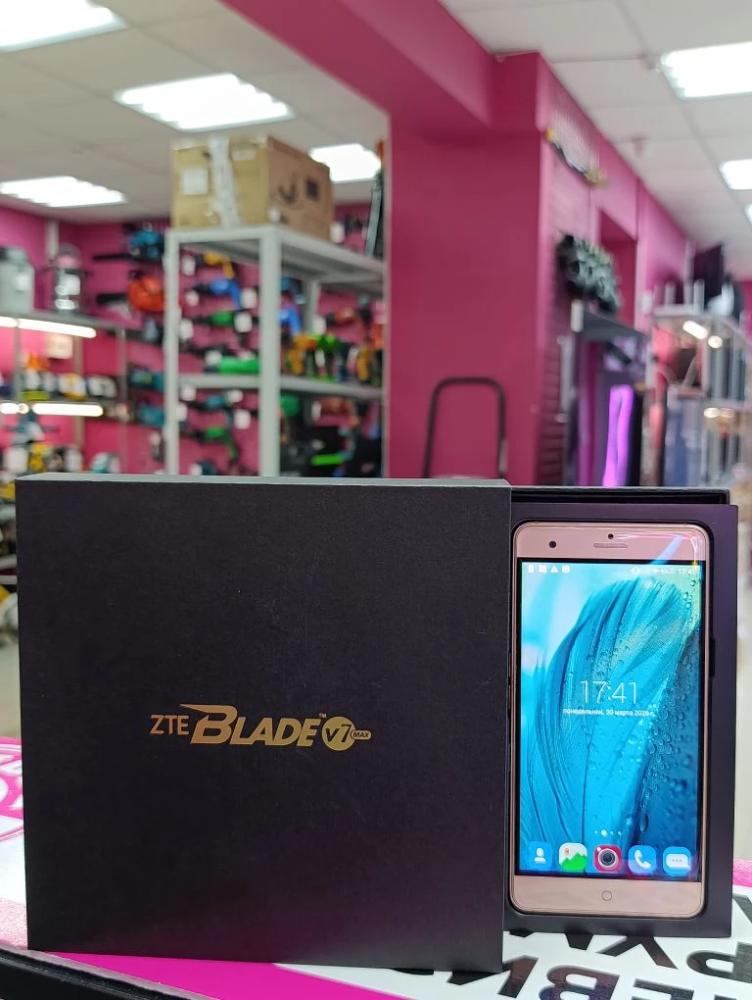 Мобильный телефон ZTE  Blade v7Max