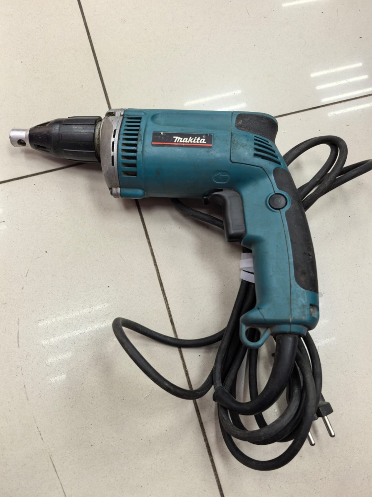 Шуруповерт MAKITA 6824