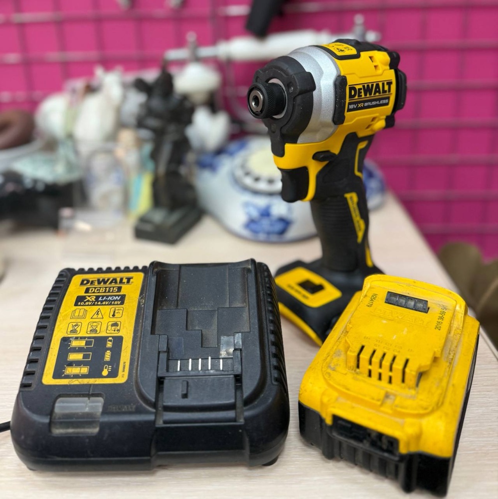 Шуруповерт Dewalt dcf850